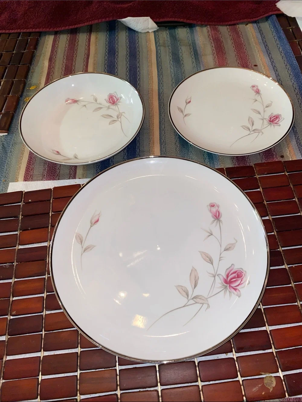 Vintage Seizan Classic White Porcelain Dinnerware Set with Pink Rose Motif
